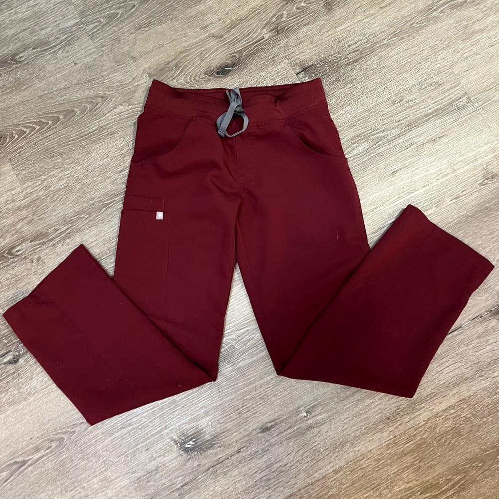 Figs xsp burgundy kade cargo scrub pants